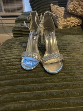 Size 9 Women’s silver Glitter Ankle-Strap Heels